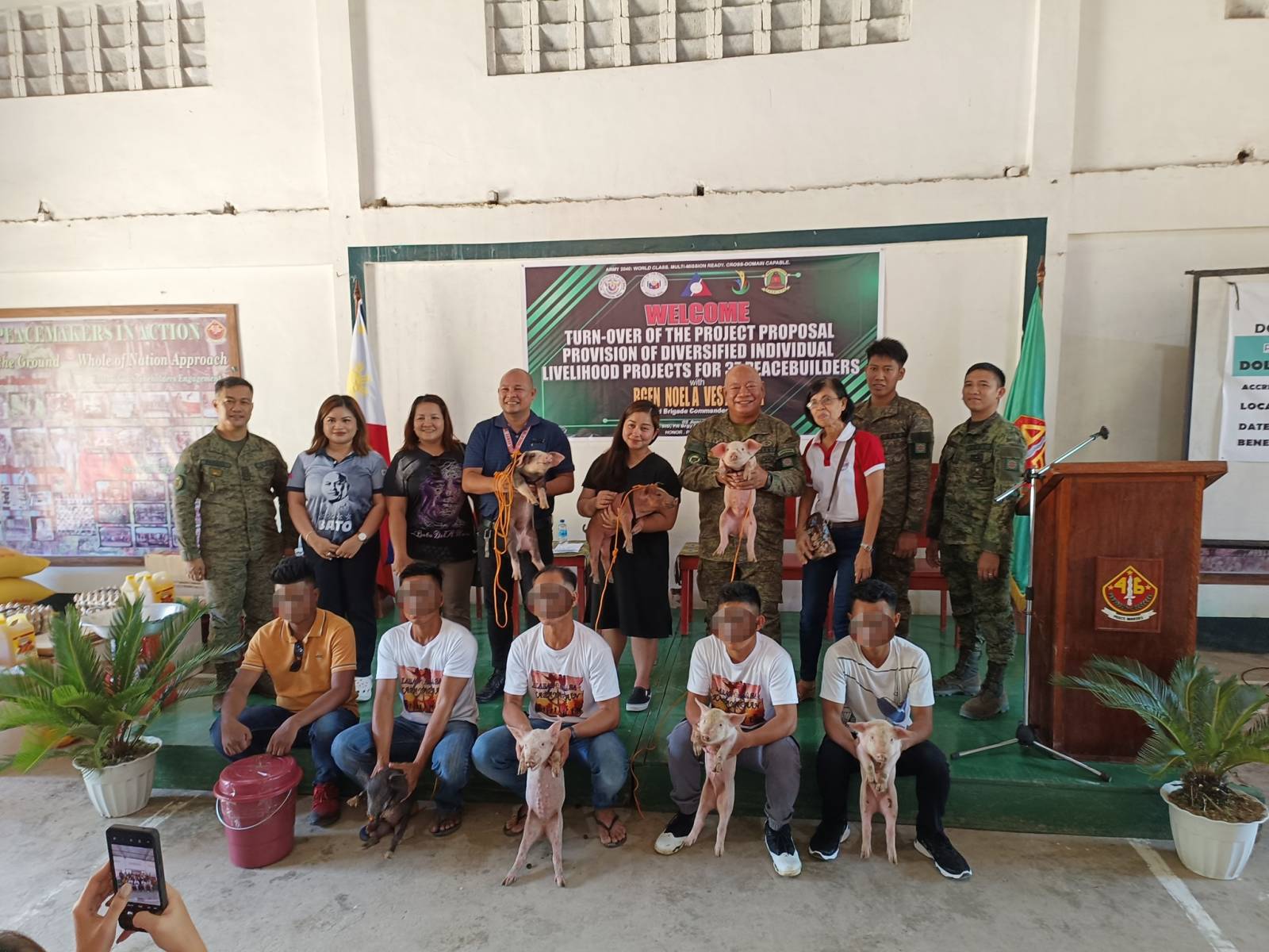 Livelihood Program, Ipinamahagi Sa 37 Na Dating Miyembro Ng NPA - Tinig ...